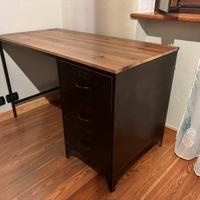 Scrivania stile industriale con 3 cassetti