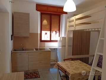 Monolocale arredato con soppalco a Quartu