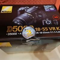 Reflex NIKON D5000 con 18-55 mm