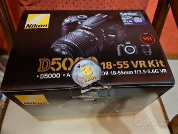 Reflex NIKON D5000 con 18-55 mm