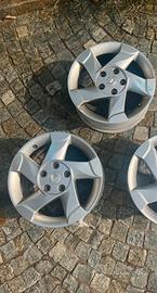 Cerchi in lega 16 polici dacia duster