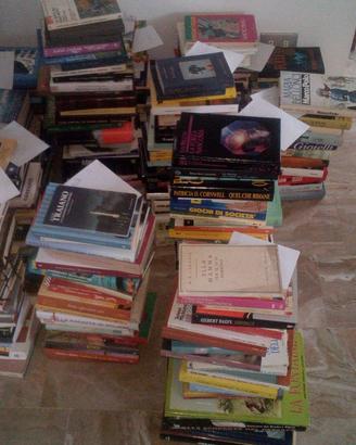 Stock 280 libri ad 1 euro