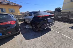 Toyota chr lounge premier 2000cc