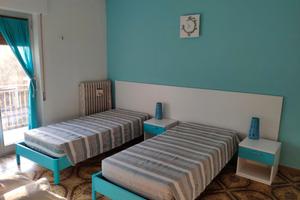 Stanza singola con letto matrimoniale