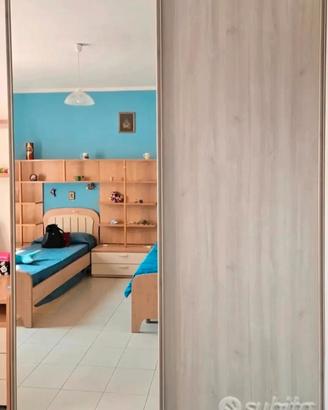 armadio con anta a specchio