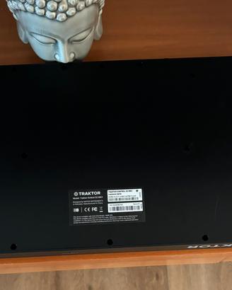 Native Instruments Traktor Kontrol S2 MK3.