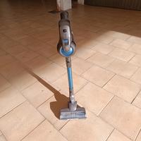 Aspirapolvere autoreggente