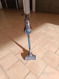 Aspirapolvere autoreggente