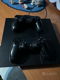 PlayStation 4 (PS4) con due controller + GTA5