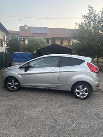 FIESTA 1.6TDCI 95CV adatta neopatentati