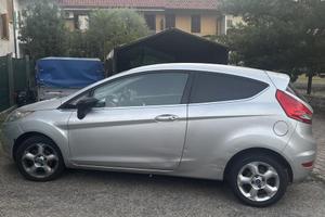 FIESTA 1.6TDCI 95CV adatta neopatentati