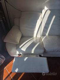 Divano con penisola e seduta reclinabile