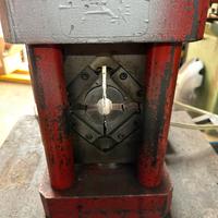 Pressa per tubi oleodinamici