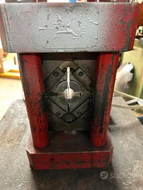 Pressa per tubi oleodinamici