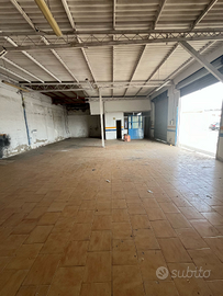 Locale a uso commerciale o magazzino