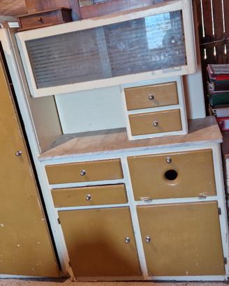 Pettiniera d'epoca e mobile da cucina anni 50/60
