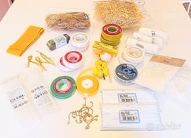 Lotto nastri e accessori decorativi 