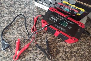 carica batteria auto e moto