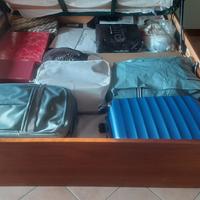 Letto in legno con cassettone