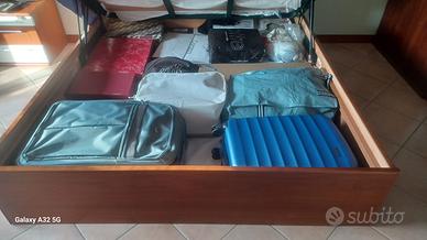 Letto in legno con cassettone