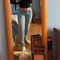 Jeans a vita bassa Silvian Heach con strass