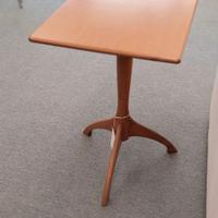 Tavolino in noce LONGHI, sconto 50%.