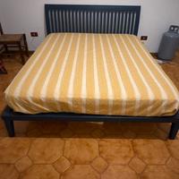 Letto matrimoniale tedesco a doghe con materasso