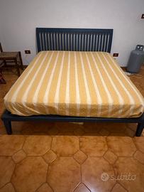 Letto matrimoniale tedesco a doghe con materasso