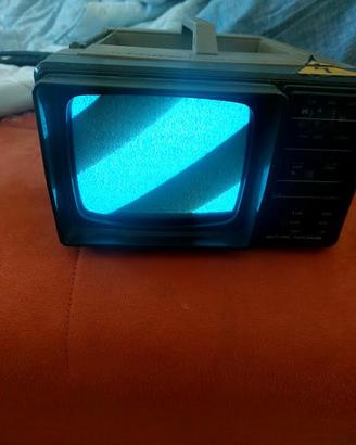 mini televisore e radio