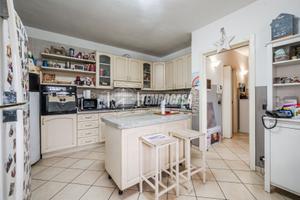 Villa unifamiliare con ampio parco privato