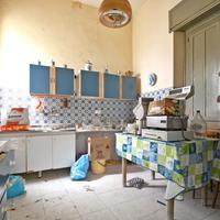 Casa indipendente da ristrutturare