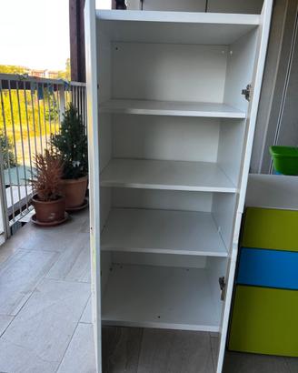 mobili gurdaroba con cassetti