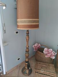 lampada a terra alta con paralume 