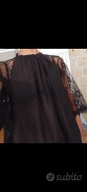 Blusa nera trasparente Zuiki con maniche in pizzo