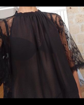 Blusa nera trasparente Zuiki con maniche in pizzo