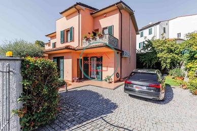 Villa di 208 m² con più di 5 locali a Pescia