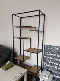 Scaffale nero e legno