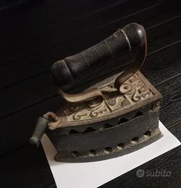 Ferro da stiro antico 