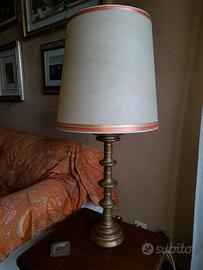 Coppia di lampade  fusto alto in bronzo satinato