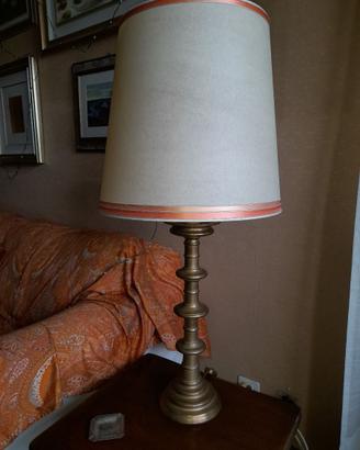 Coppia di lampade  fusto alto in bronzo satinato