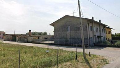 Immobile in asta di 375 m² con 3 locali e box auto