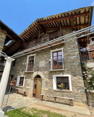 Grande casa ristrutturata in montagna a Rore CN