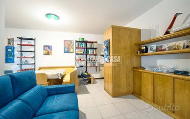 AMPIO TRILOCALE CON BOX E CANTINA A CREMONA
