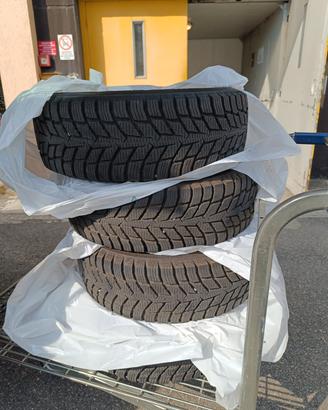 4 gomme invernali 215/70 R15 C per furgone o campe