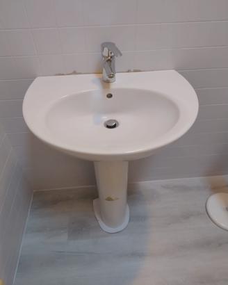 Lavandino con colonna