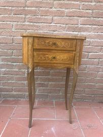 Comodino a fagiolino