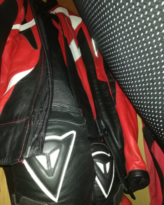 Tuta rossa e nera come nuova. Dainese