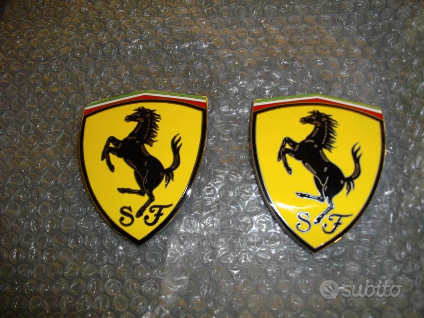 SCUDETTI FERRARI ORIGINALI PARAFANGO - Collezionismo In vendita a Avellino