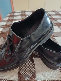 Scarpe femminili eleganti e alla moda