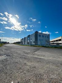 Capannone con piazzale a Santa Giusta